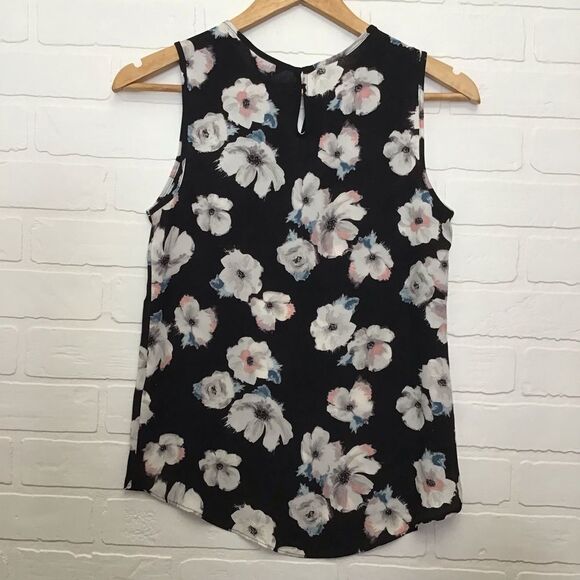 2/40$ Reitmans floral tank top NWT sizeXS The relaxed round neck feminine office - Picture 2 of 8